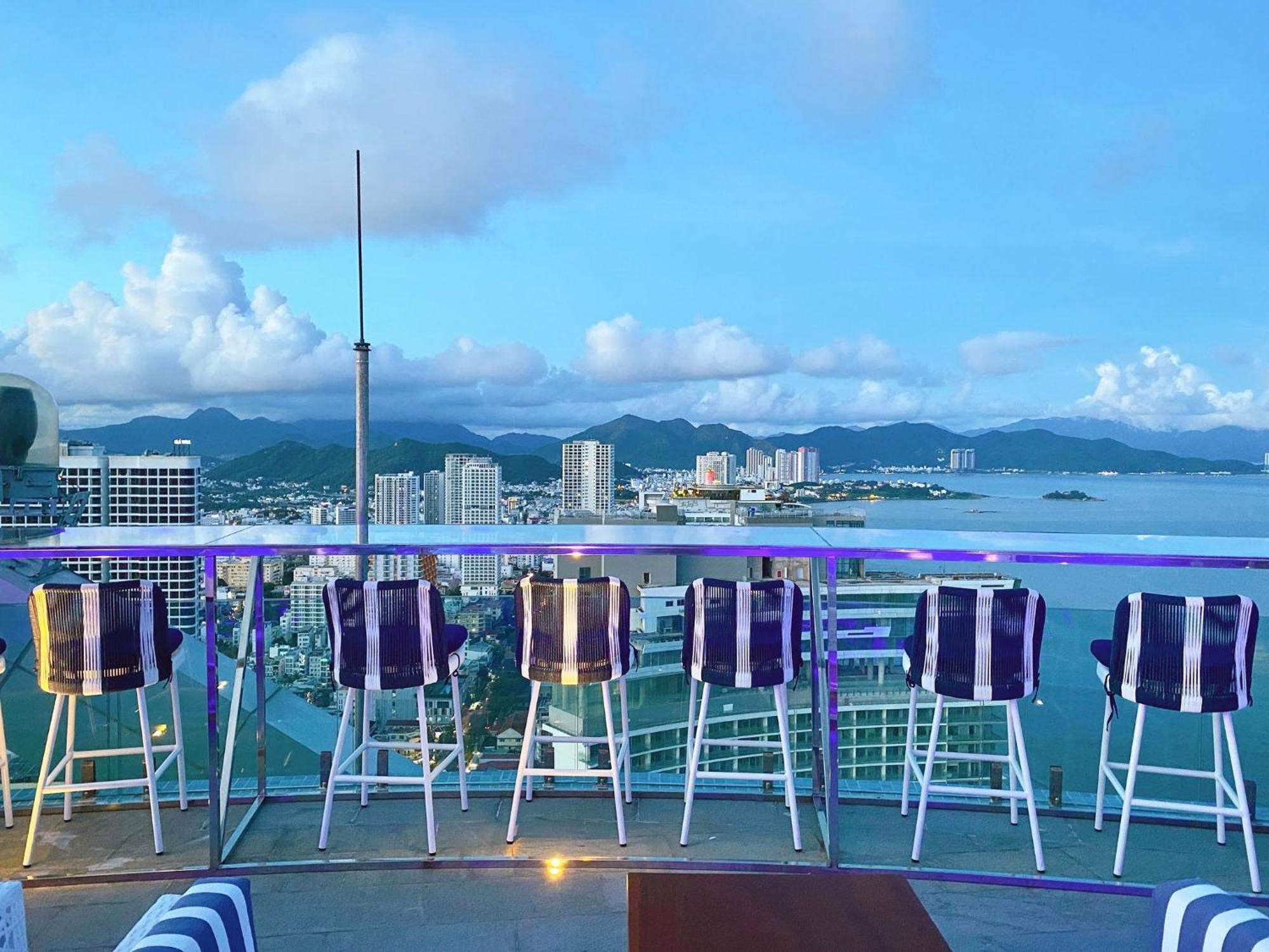 Coastal Panorama Oceanfront Suites Nha Trang Exterior photo
