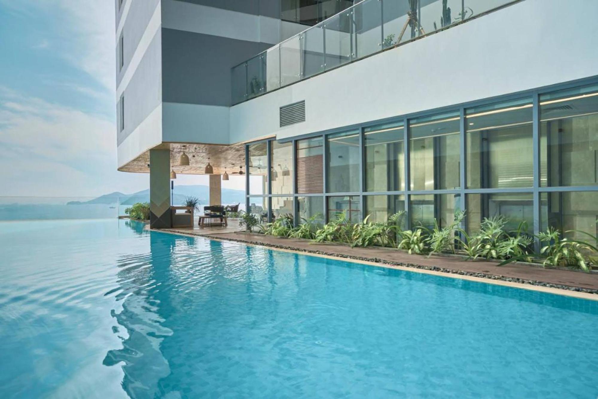 Coastal Panorama Oceanfront Suites Nha Trang Exterior photo