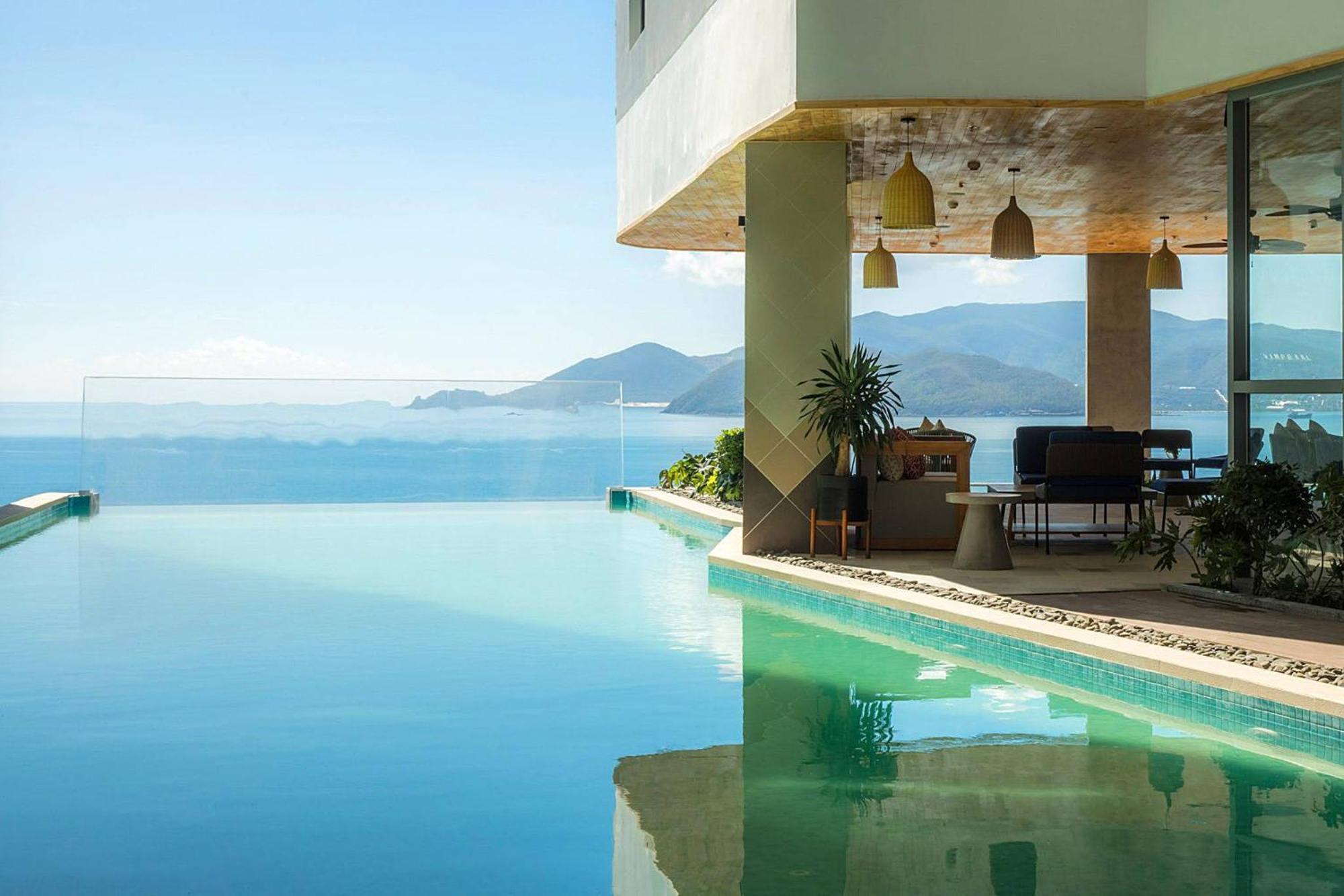 Coastal Panorama Oceanfront Suites Nha Trang Exterior photo