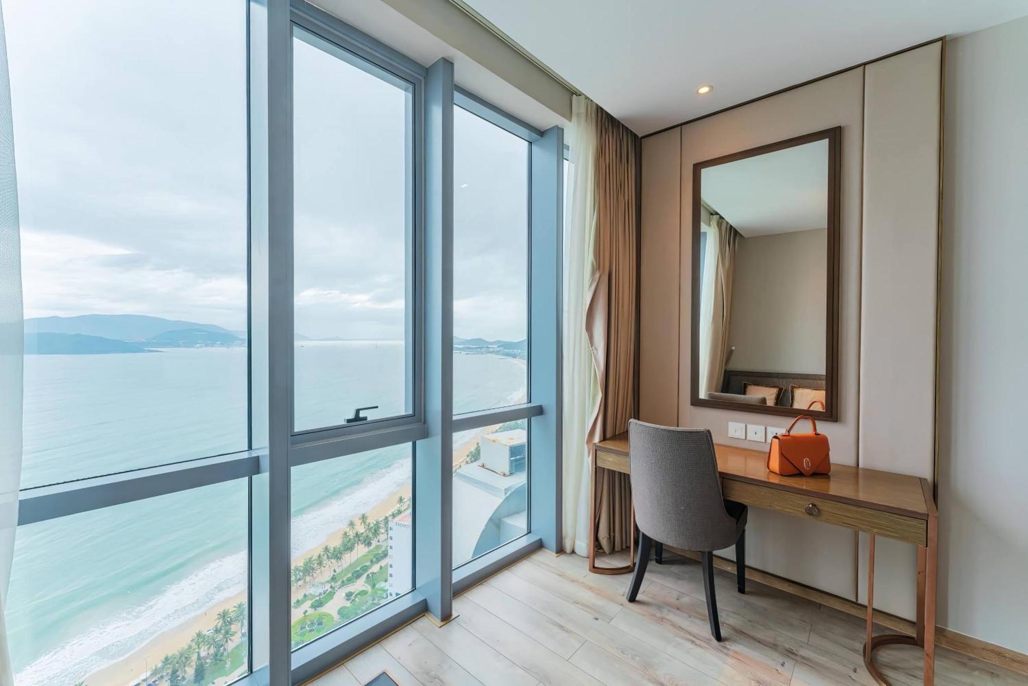 Coastal Panorama Oceanfront Suites Nha Trang Exterior photo