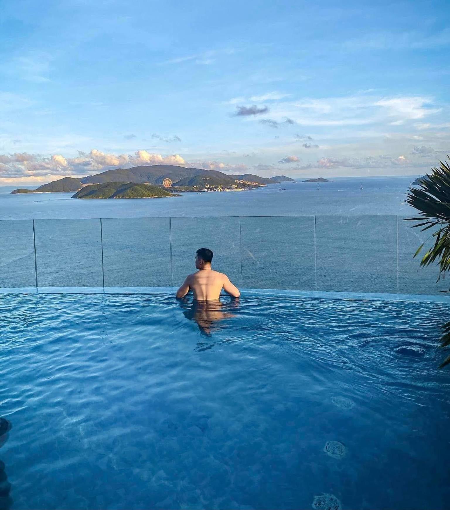 Coastal Panorama Oceanfront Suites Nha Trang Exterior photo