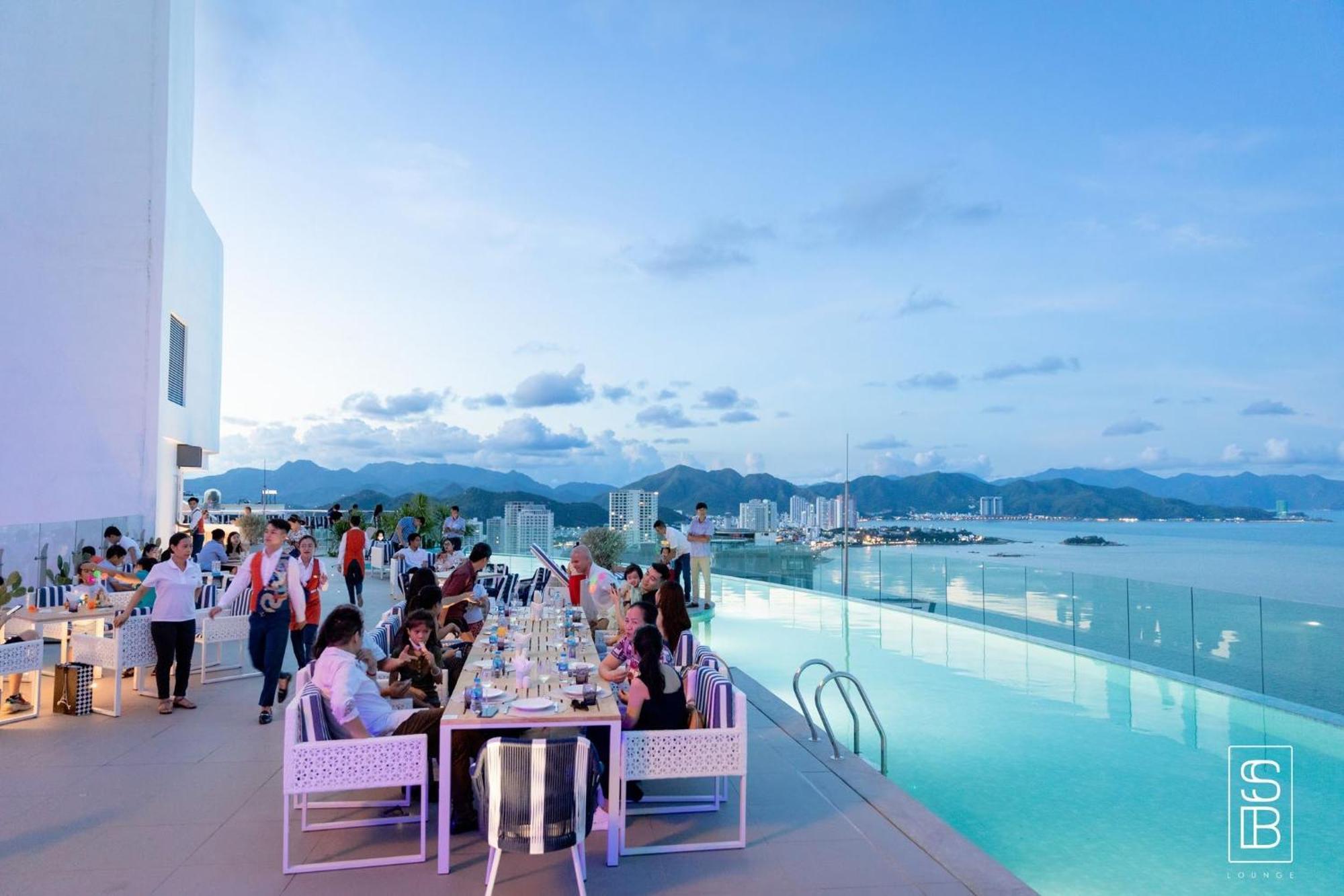 Coastal Panorama Oceanfront Suites Nha Trang Exterior photo
