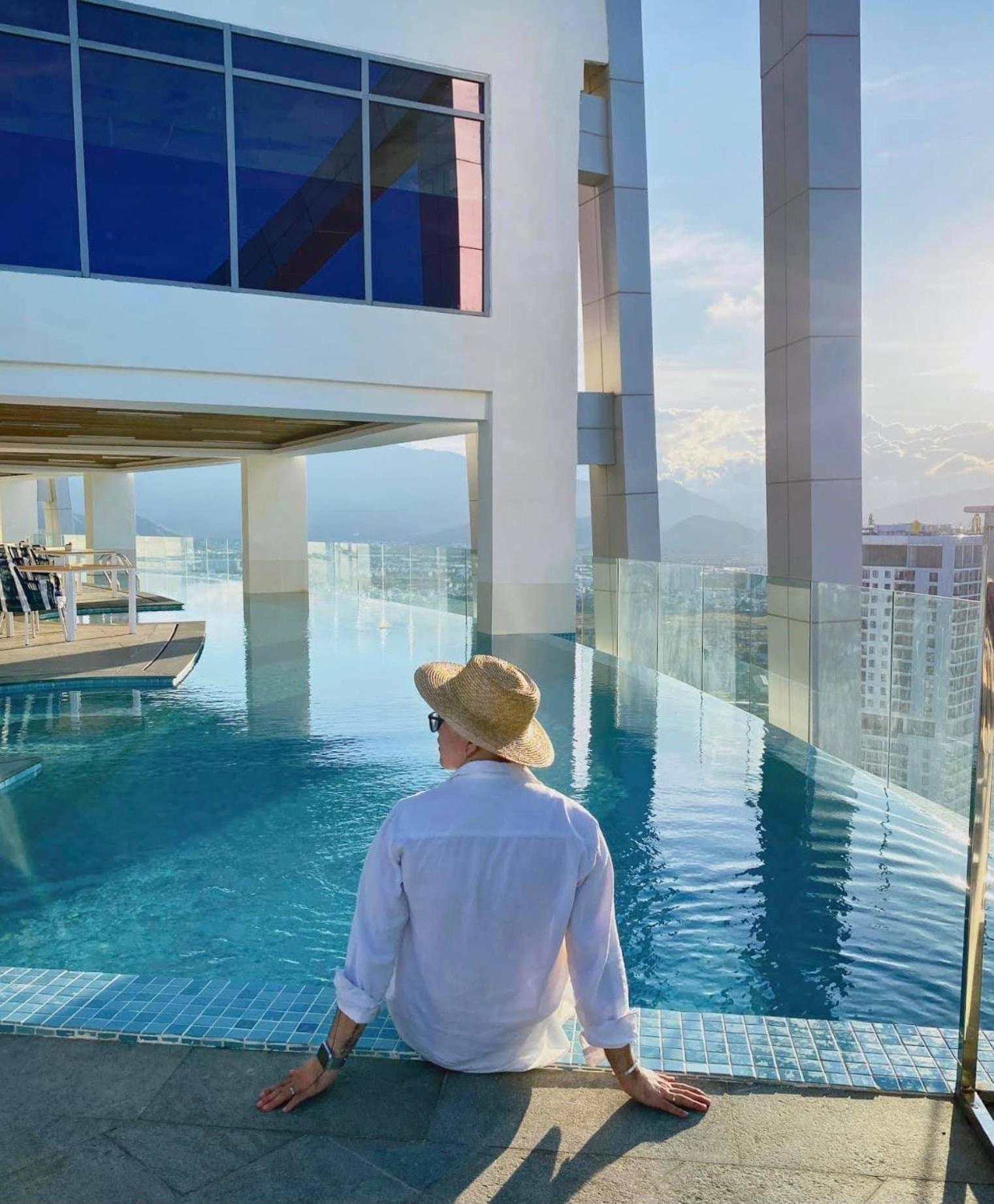 Coastal Panorama Oceanfront Suites Nha Trang Exterior photo
