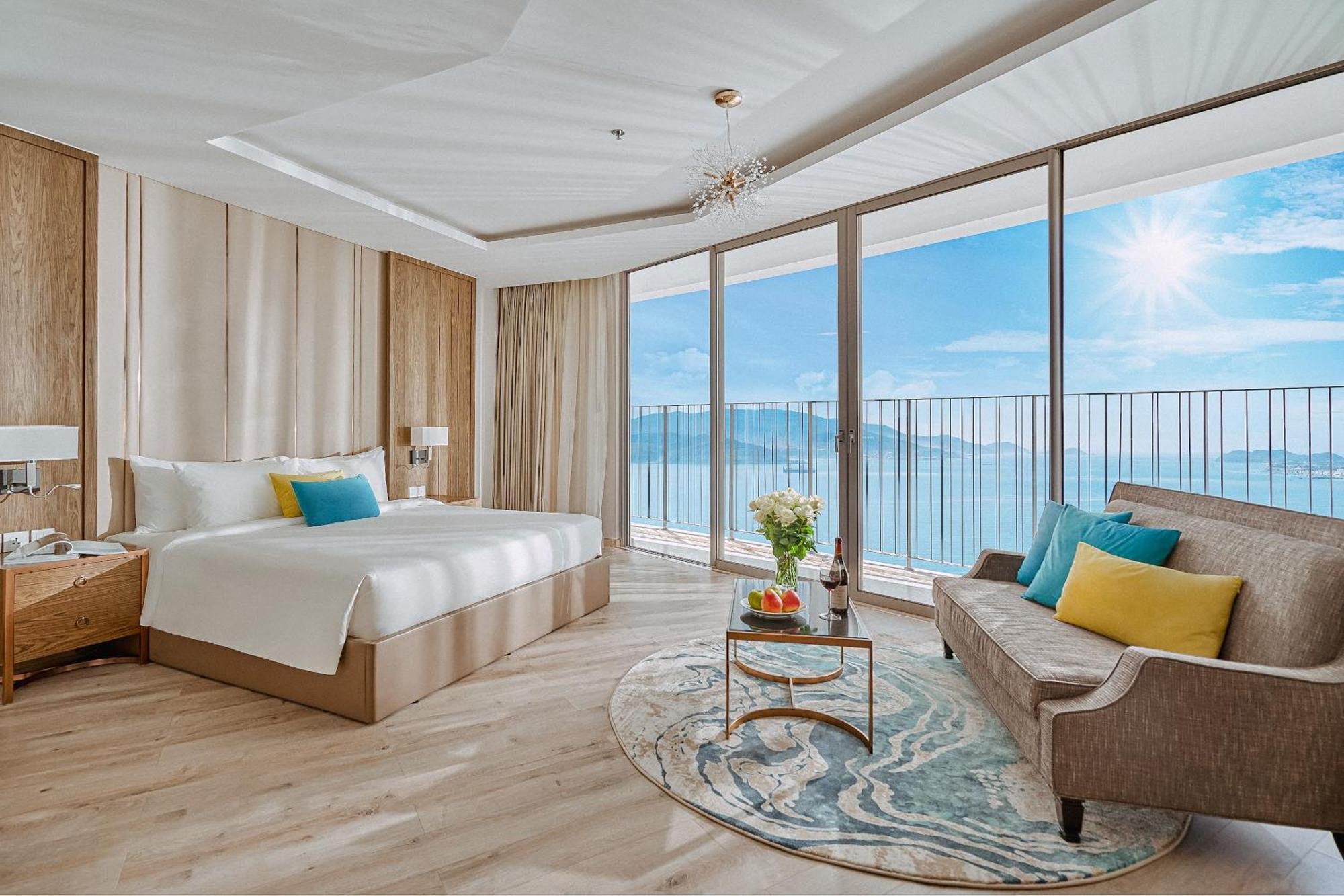 Coastal Panorama Oceanfront Suites Nha Trang Exterior photo