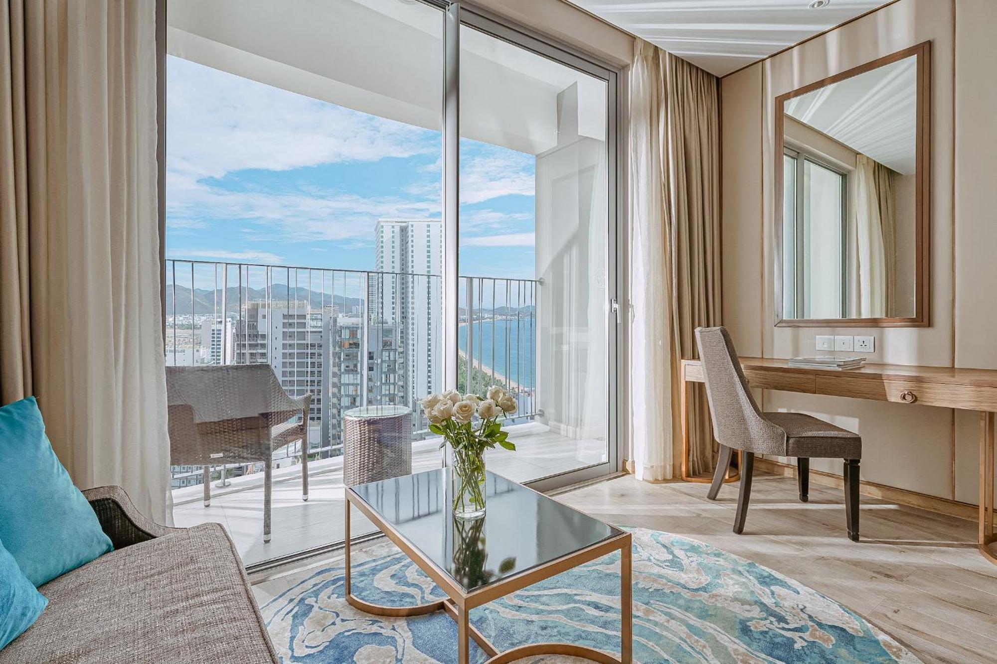 Coastal Panorama Oceanfront Suites Nha Trang Exterior photo