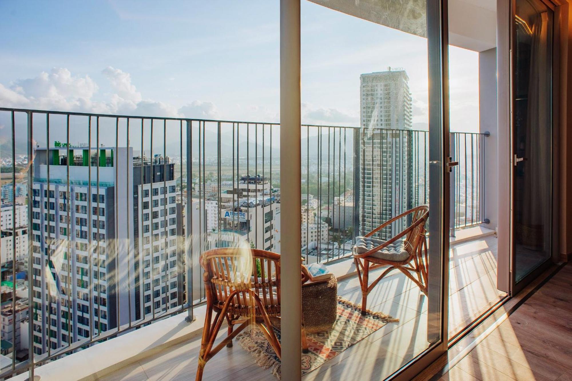 Coastal Panorama Oceanfront Suites Nha Trang Exterior photo