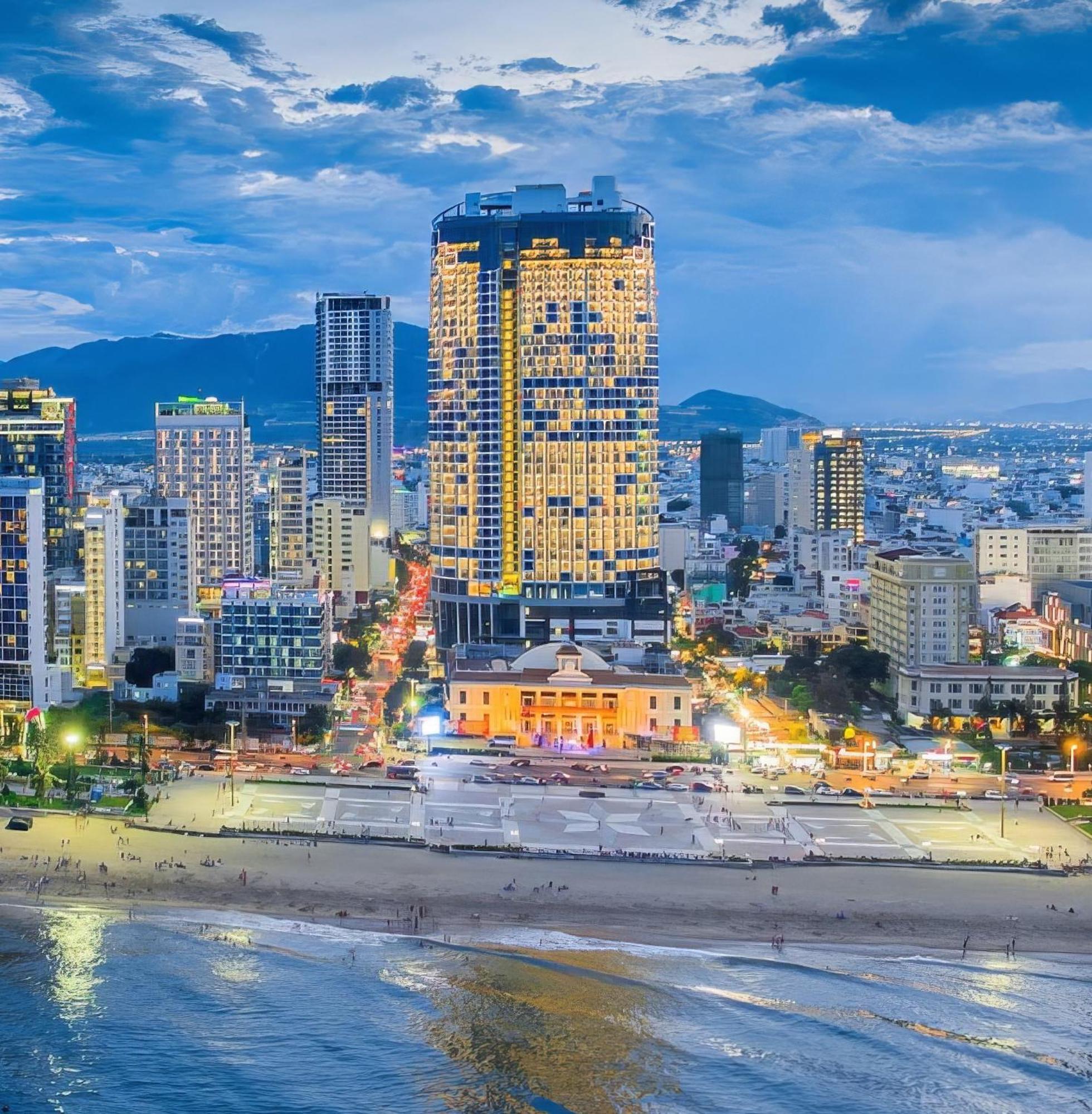 Coastal Panorama Oceanfront Suites Nha Trang Exterior photo